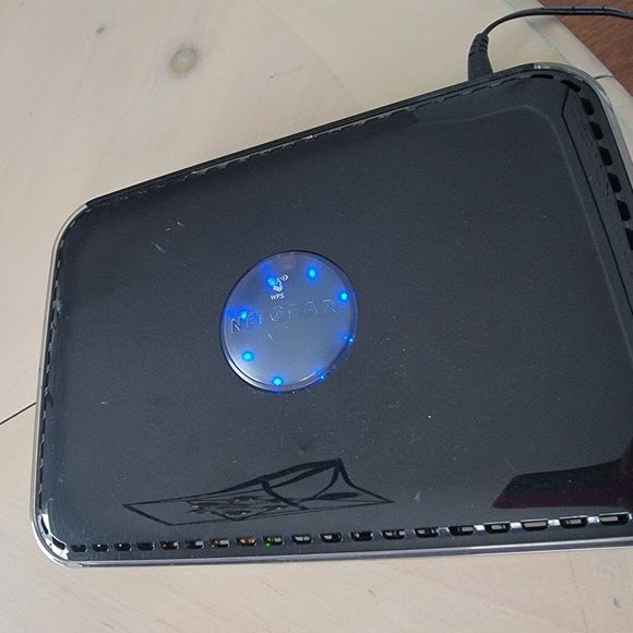 NETGEAR N600 600Mbps 4-Ports Dual Band Wi-Fi Router (WNDR3400) - Picture 2 of 5